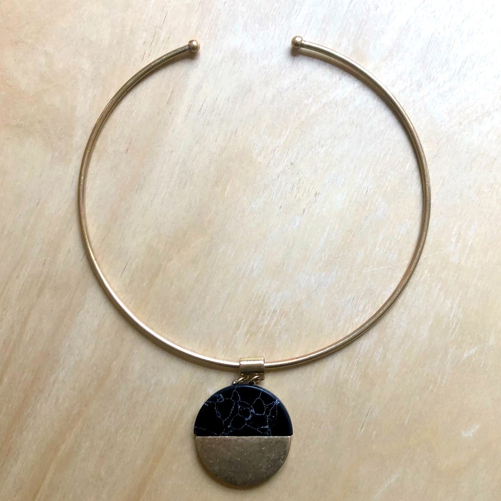 Gold-tone Choker with Marbleized Pendant